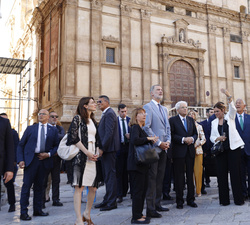 Su Majestad el Rey junto a los presidentes de Italia y Portugal recorren el centro de Palermo