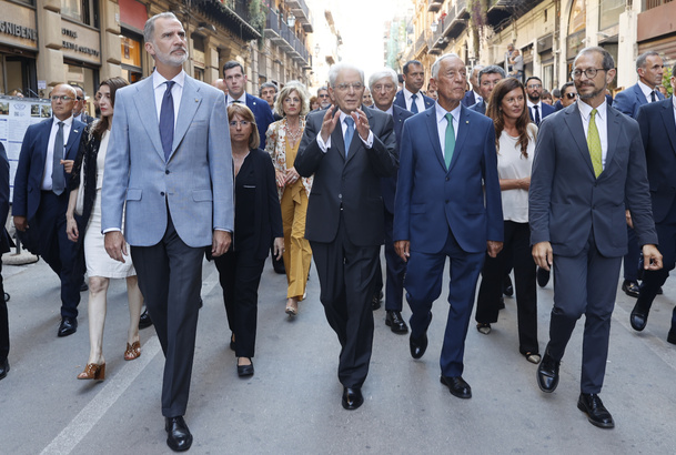 Su Majestad el Rey junto a los presidentes de Italia y Portugal recorren el centro de Palermo