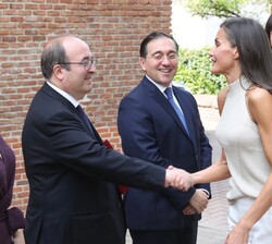 Su Majestad la Reina recibida por el ministro de Cultura y Deporte. Miquel Iceta
