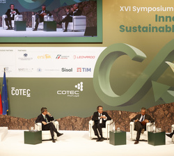 Mesa redonda “El diálogo privado sobre innovación en sostenibilidad financiera” en el que han participado los presidentes de Millenium BCP
