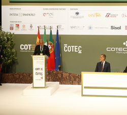 Su Majestad el Rey junto a los presidentes de Italia y Portugal durante la intervención del presidente de Cotec Italia