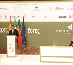 Su Majestad el Rey durante su intervención de la sesión de clausura del encuentro Cotec Europa 2023