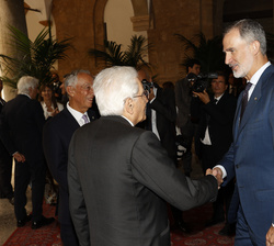 Su Majestad el Rey es recibido por el Presidente de Italia a su llegada al Palazzo dei Normanni