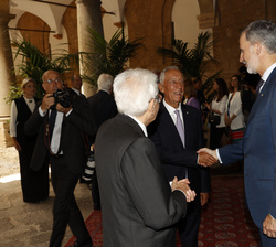 Su Majestad el Rey recibe el saludo del Presidente de Portugal a su llegada al Palazzo dei Normanni