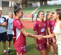 Doña Letizia saludó a las integrantes de la selección nacional femenina de fútbol que participara en la Copa Mundial Femenina de la FIFA Australia &am