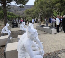 Sus Altezas Reales la Princesa de Asturias y de Girona y la Infanta Doña Sofía acompañadas por las autoridades asistentes al acto en un momento del re