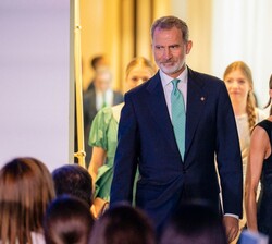 Sus Majestades los Reyes y Sus Altezas Reales la Princesa de Asturias y de Girona y la Infanta doña Sofía a su llegada a la ceremonia