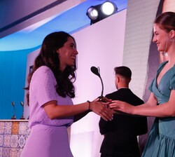 Su Alteza Real la Princesa de Asturias y de Girona entrega el galardon a Silvia Fernández Cadevall