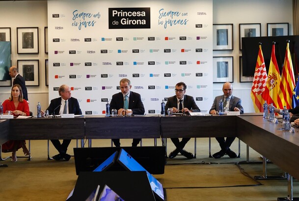 Su Majestad el Rey durante de la reunión del patronato de la Fundación Princesa de Girona
