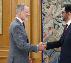 Su Majestad el Rey recibe el saludo del Dr. Sultán Ahmed Al Jaber, ministro de Industria y Tecnología Avanzada de Emiratos Árabes Unidos