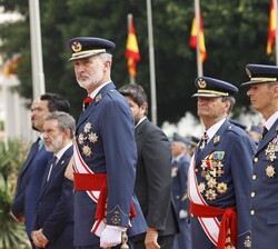 Don Felipe tras finalizar los desfiles aéreo y terrestre
