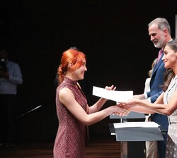 Entrega por parte de Sus Majestades los Reyes de las becas de la Fundación "La Caixa"