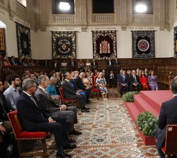 Su Majestad el Rey durante la intervención del rector magnífico de la Universidad de Alcalá