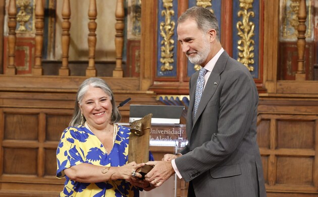 Su Majestad el Rey hace entrega a doña Ana Fernández-Sesma del "VI Galardón Camino Real" 