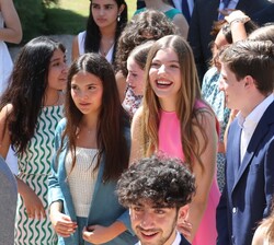 Su Alteza Real la Infanta Doña Sofía junto a los alumnos del bienio 2023/2025