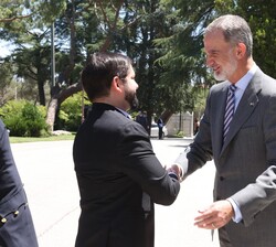 Su Majestad el Rey recibe el saludo del Presidente de la República de Chile, Gabriel Boric Font