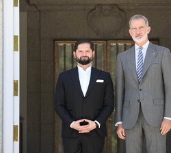 Su Majestad el Rey junto al Presidente de la República de Chile, Gabriel Boric Font