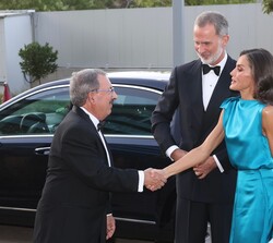Sus Majestades los Reyes reciben el saludo del presidente del Consejo General del Poder Judicial por suplencia, Rafael Mozo