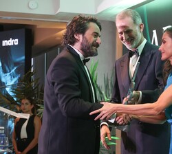 Sus Majestades los Reyes hacen entrega del Premio “Mariano de Cavia” a Manuel Jabois