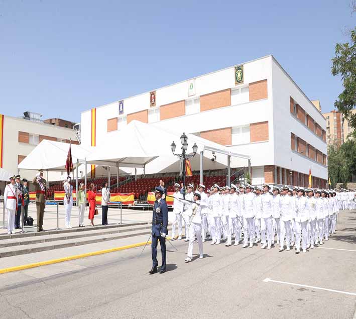 Desfile de las tropas ante Su Majestad el Rey