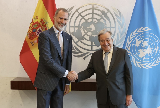 Su Majestad el Rey recibe el saludo del Secretario General de las Naciones Unidas, Antonio Gutierres