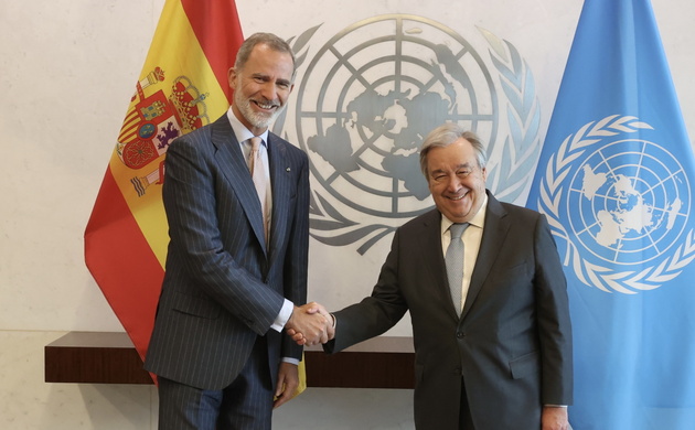 Su Majestad el Rey recibe el saludo del Secretario General de las Naciones Unidas, Antonio Gutierres