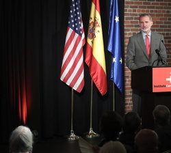Su Majestad el Rey durante su intervención en la entrega del Premio Internacional Joan Margarit de Poesía