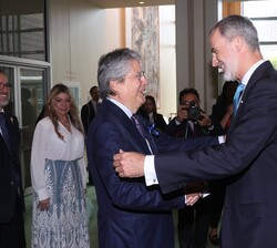 Don Felipe recibe el saludo del presidente Constitucional de la República del Ecuador, Guillermo Lasso