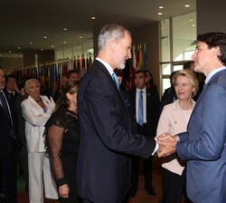 El Rey es saludado por el primer ministro de Canadá, Justin Trudeau, a su llegada a la Sede de Naciones Unidas de Nueva York
