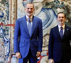 Su Majestad el Rey acompañado por el presidente del Parlamento de las Illes Balears, Gabriel le Senne i Presedo