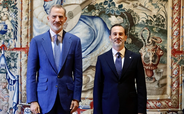 Su Majestad el Rey acompañado por el presidente del Parlamento de las Illes Balears, Gabriel le Senne i Presedo