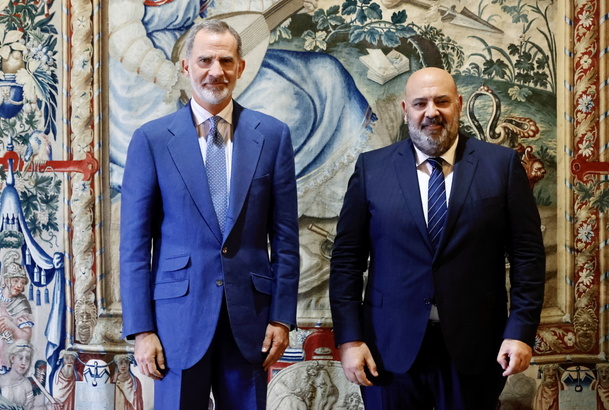 Su Majestad el Rey acompañado por el alcalde de Palma, Jaime Martínez Llabrés