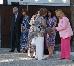 Su Majestad la Reina Doña Sofía recibe el saludo de la alcaldesa de Motril, Luisa García Chamorro
