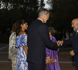 Su Majestad el Rey recibe el saludo del alcalde de Palma, Jaime Martínez