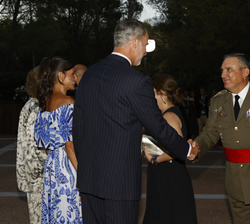 Su Majestad el Rey recibe el saludo del comandante general de Baleares, Fernando Luis Gracia