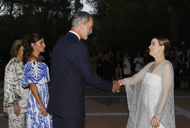Su Majestad el Rey recibe el saludo de la presidenta de la Illes Balears, Margarita Prohens
