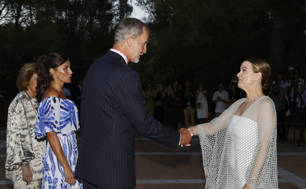 Su Majestad el Rey recibe el saludo de la presidenta de la Illes Balears, Margarita Prohens