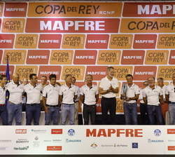 Su Majestad el Rey con los campeones de la Majorica ORC 2, el Teatro del Soho Caixabank armado por Javier Banderas