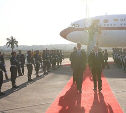 Su Majestad el Rey a su llegada al Aeropuerto Internacional Silvio Pettirossi