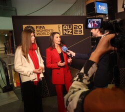 Doña Letizia y Doña Sofía durante sus declaraciones de apoyo a la selección española de fútbol femenino