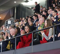 La Reina y la Infanta Doña Sofía tras marcar el primer gol España