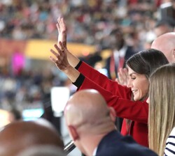 Doña Letizia y Doña Sofía en la celeración del gol del España