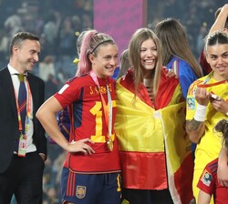 Doña Sofía con las jugadoras de España