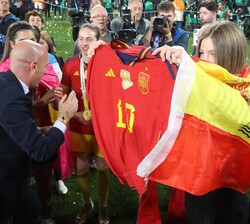 Doña Sofía con la camiseta de la selección española
