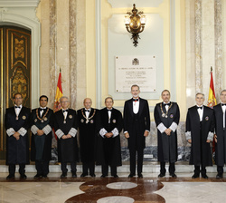 Fotografía de grupo de Su Majestad el Rey con los miembros de la Sala de Gobierno del Tribunal Supremo
