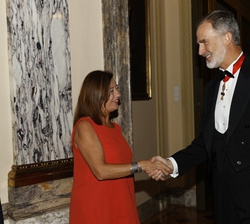 Su Majestad el Rey recibe el saludo de la presidenta del Congreso de los Diputados, Francina Armengol