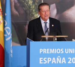 Presentación de los premiados por parte del presidente de la Fundación Cultura y Paz y presidente del jurado, Federico Mayor Zaragoza