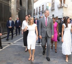 Los Reyes se dirigen hacia la Plaza Consistorial 