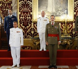 El Rey junto a los jefes de contingentes que han regresado de zonas internacionales en las que las Fuerzas Armadas están operando