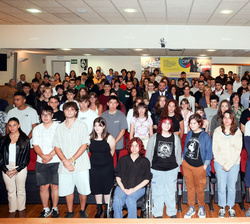 Fotografía de grupo con los alumnos y el profesorado